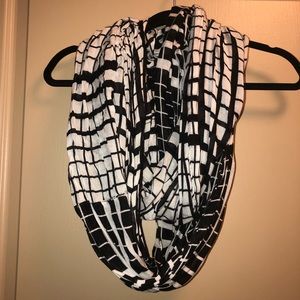 Express geometric infinity scarf